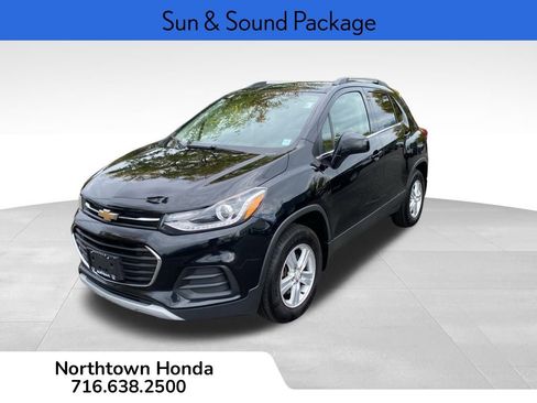 Used 2017 Chevrolet Trax LT w/ Sun & Sound Package image 5