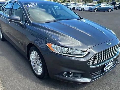 Used 2016 Ford Fusion Energi SE FWD image 3