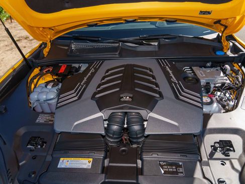 Used 2025 Lamborghini Urus SE AWD/4WD image 70