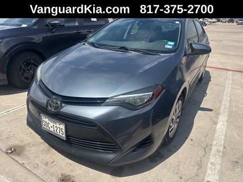 Used 2018 Toyota Corolla LE image 1