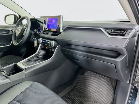 Used 2025 Toyota RAV4 LE image 28