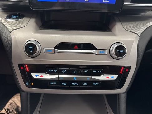 Used 2023 Ford Explorer XLT w/ Equipment Group 202A image 47