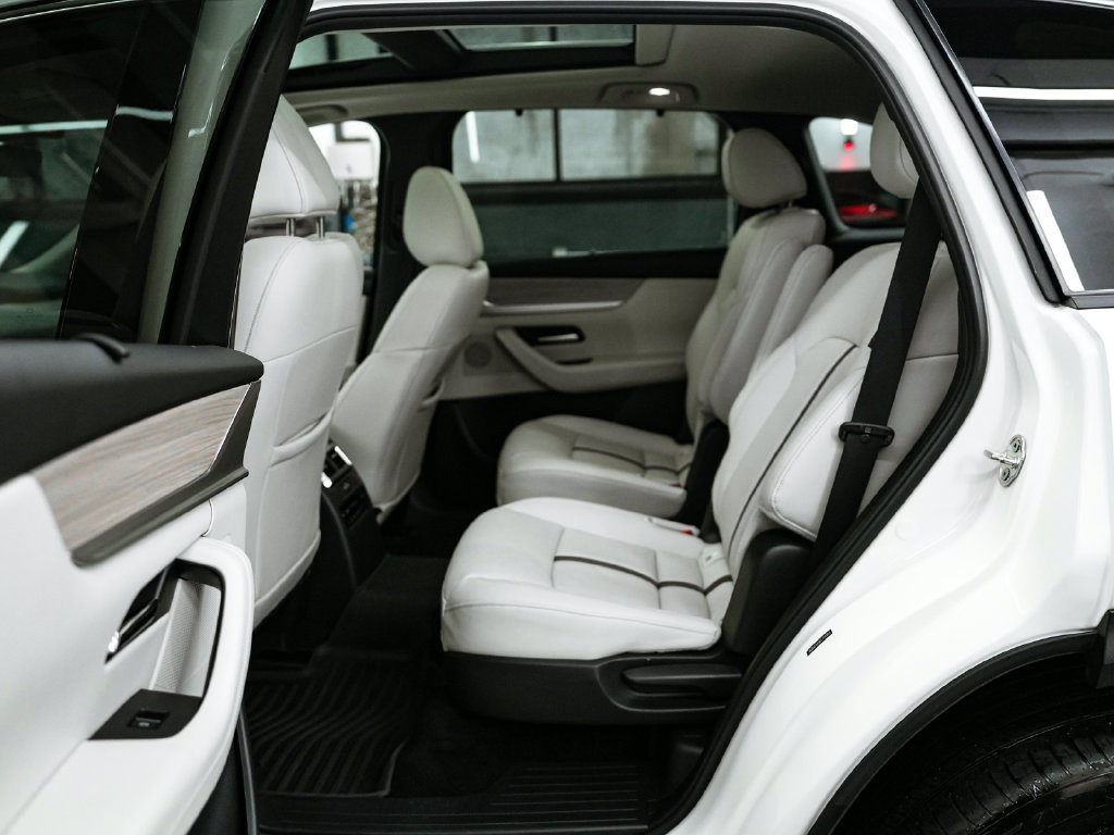 Used 2024 MAZDA CX-90 Plug-In Hybrid w/ Premium Plus AWD/4WD image 36