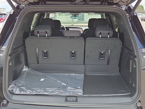New 2026 Chevrolet Traverse LT w/ Driver Confidence Package FWD image 15
