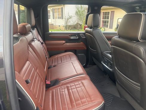 Used 2024 GMC Sierra 2500 Denali Ultimate image 7