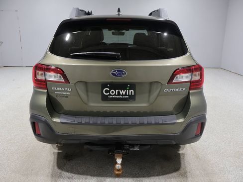 Used 2018 Subaru Outback 2.5i Premium image 3