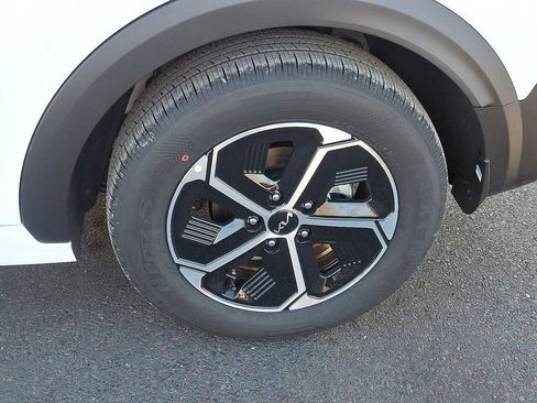 New 2025 Kia Niro LX image 5