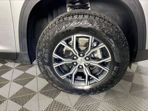 Used 2024 GMC Acadia AT4 w/ Luxury Package AWD/4WD image 12