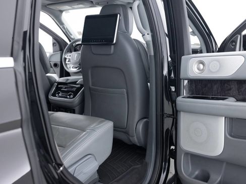 Used 2018 Lincoln Navigator Reserve w/ Technology Package image 30