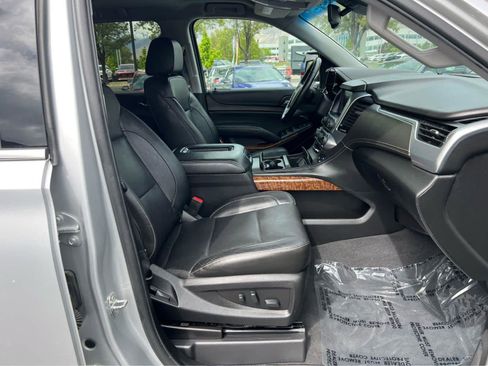 Used 2020 Chevrolet Suburban Premier AWD/4WD image 17