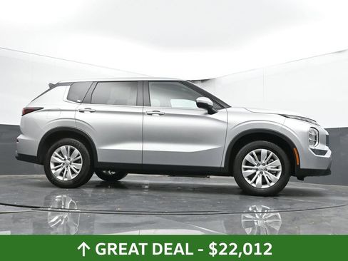 Used 2025 Mitsubishi Outlander ES image 53