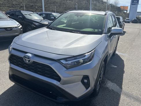 Used 2022 Toyota RAV4 XLE Premium image 21