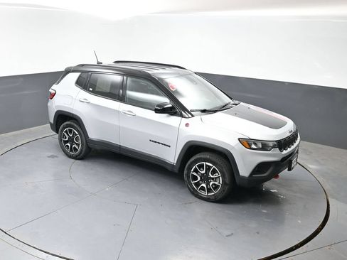 Used 2024 Jeep Compass Trailhawk AWD/4WD image 42