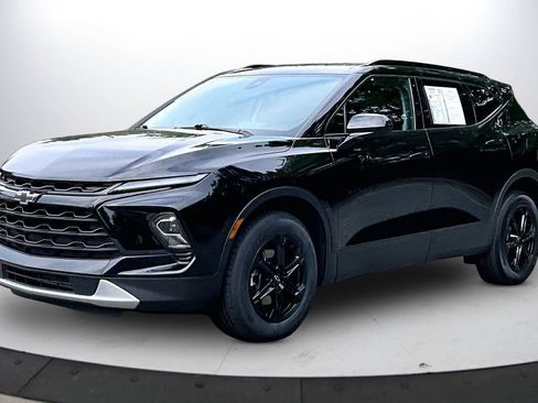 Used 2023 Chevrolet Blazer LT w/ Midnight/Sport Edition FWD image 4