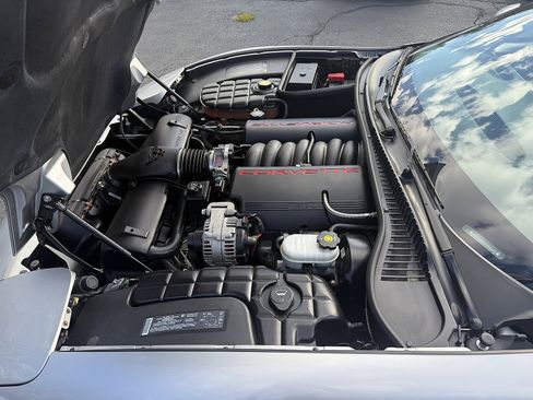 Used 2004 Chevrolet Corvette Coupe image 9