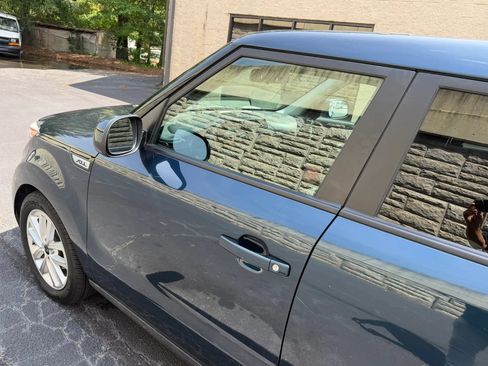 Used 2018 Kia Soul + FWD image 36