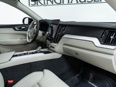 New 2026 Volvo XC60 B5 Ultra w/ Protection Package Premier image 21