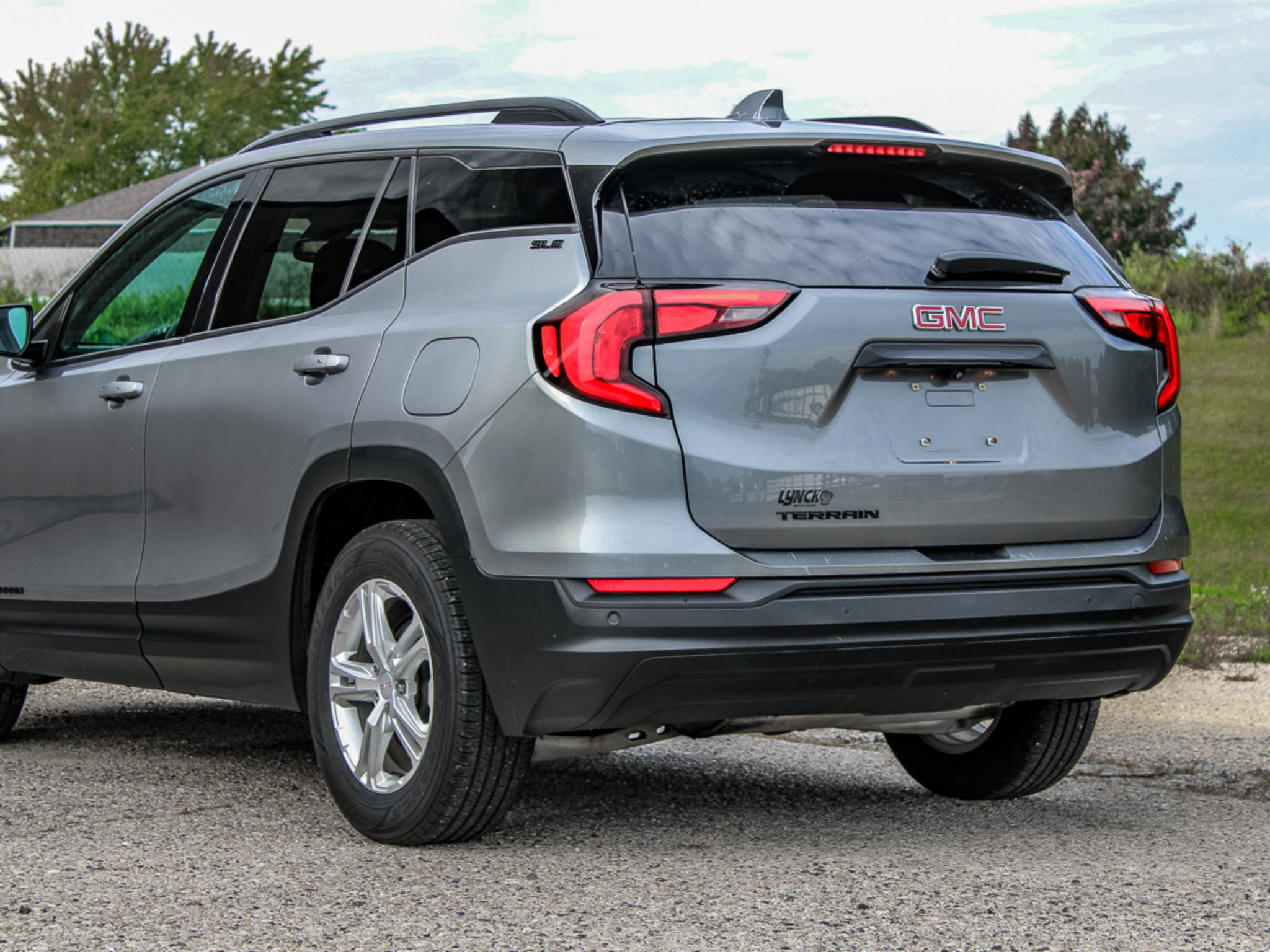 Used 2020 GMC Terrain SLE w/ Driver Convenience Package FWD image 18