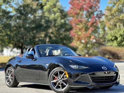 Used 2018 MAZDA MX-5 Miata Grand Touring image 16