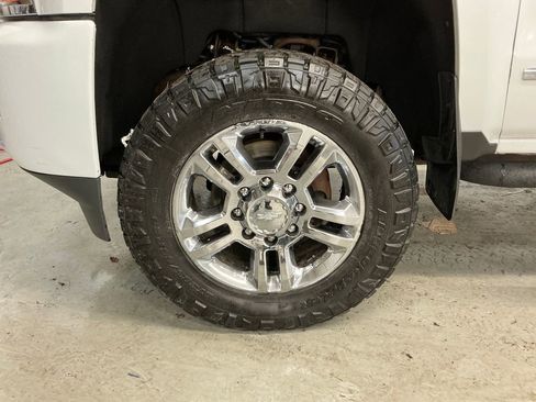 Used 2017 Chevrolet Silverado 2500 High Country w/ Duramax Plus Package AWD/4WD image 20