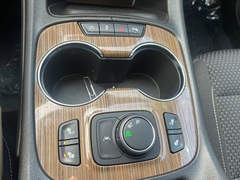 Certified 2023 GMC Acadia SLE w/ Driver Convenience Package image 27