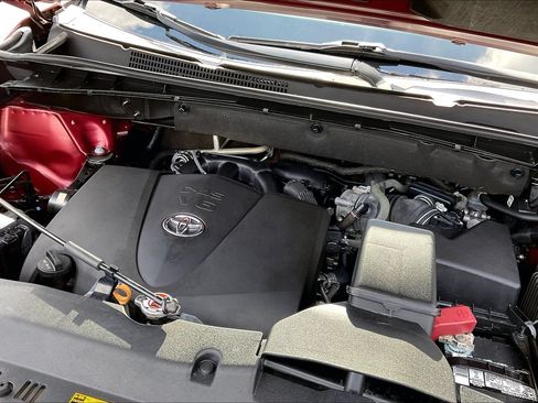 Used 2018 Toyota Highlander SE FWD image 32