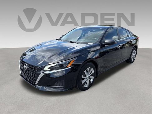 Used 2025 Nissan Altima 2.5 S FWD image 1