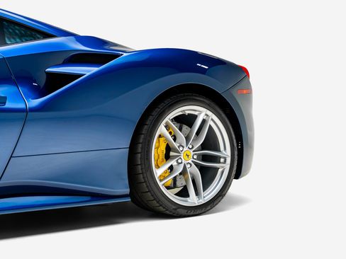 Used 2017 Ferrari 488 GTB RWD image 18