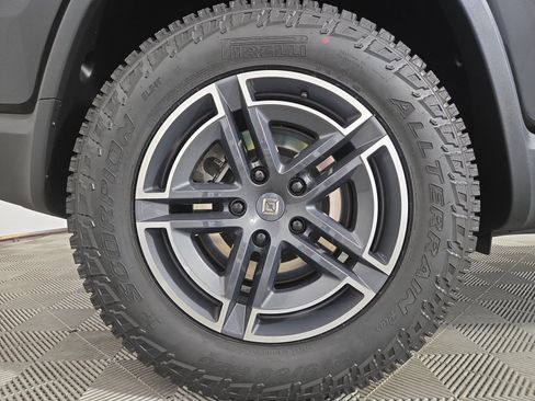 Used 2025 Rivian R1S Adventure AWD/4WD image 12