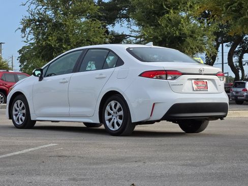 Used 2024 Toyota Corolla LE FWD image 3