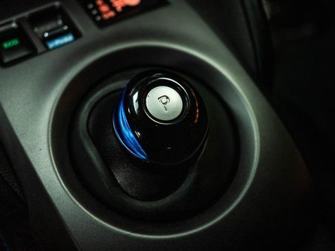 Used 2025 Nissan Leaf S image 17