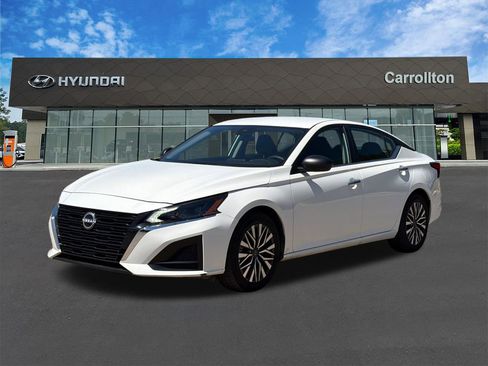 Used 2025 Nissan Altima 2.5 SV FWD image 1