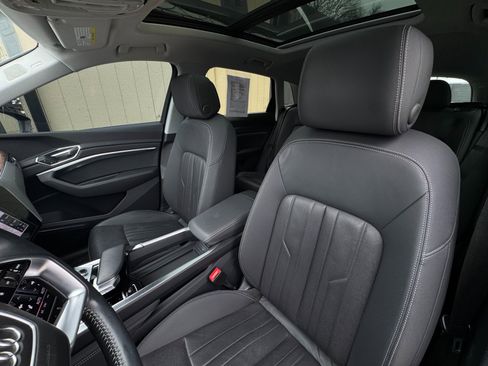 Used 2019 Audi e-tron Premium Plus image 11
