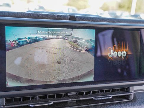 Used 2025 Jeep Wrangler Unlimited Sport image 14