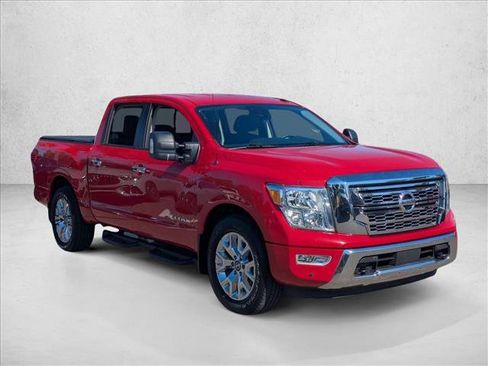 Used 2021 Nissan Titan SV w/ SV Convenience Package image 3