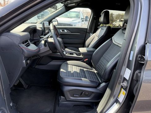 Used 2025 Ford Explorer ST-Line w/ ST-Line Street Pack AWD/4WD image 13
