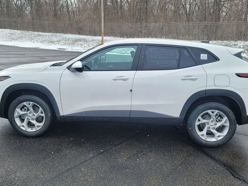 New 2026 Chevrolet Trax LS w/ LS Convenience Package FWD image 7