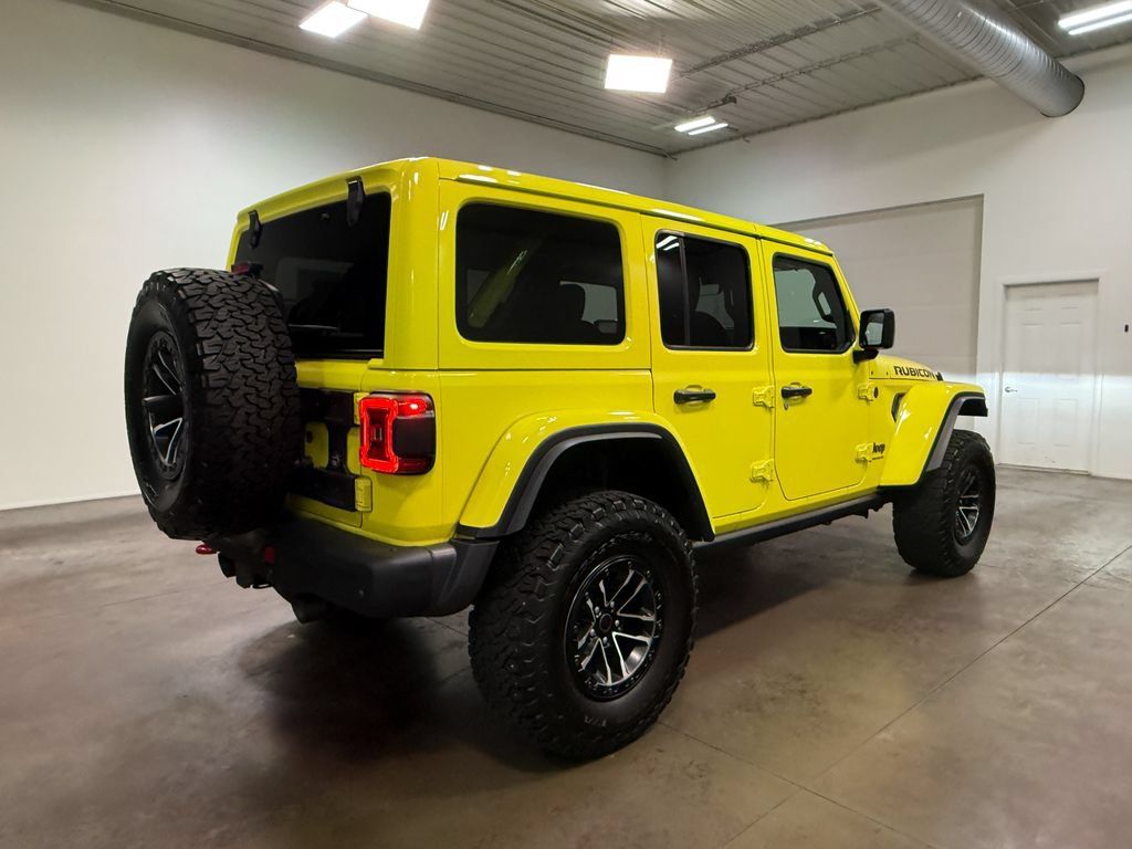 Used 2024 Jeep Wrangler Unlimited Rubicon AWD/4WD image 34