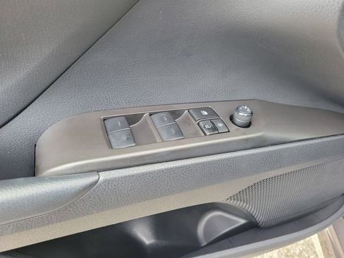 Used 2023 Toyota Camry SE FWD image 19