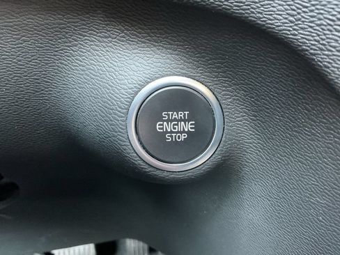 Used 2023 Volvo XC40 B5 Plus AWD/4WD image 28