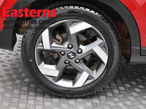 Used 2023 Hyundai Venue Limited image 31