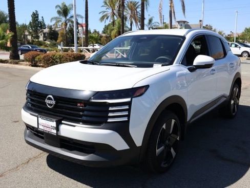 New 2025 Nissan Kicks SR image 8