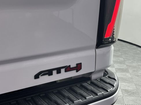 Used 2024 GMC Sierra 2500 AT4 w/ AT4 Preferred Package image 11