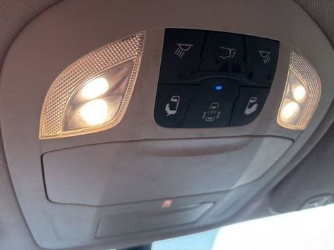 Used 2022 Chrysler Pacifica Touring-L image 28