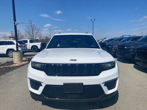 Used 2023 Jeep Grand Cherokee Limited w/ Black Appearance Package image 6