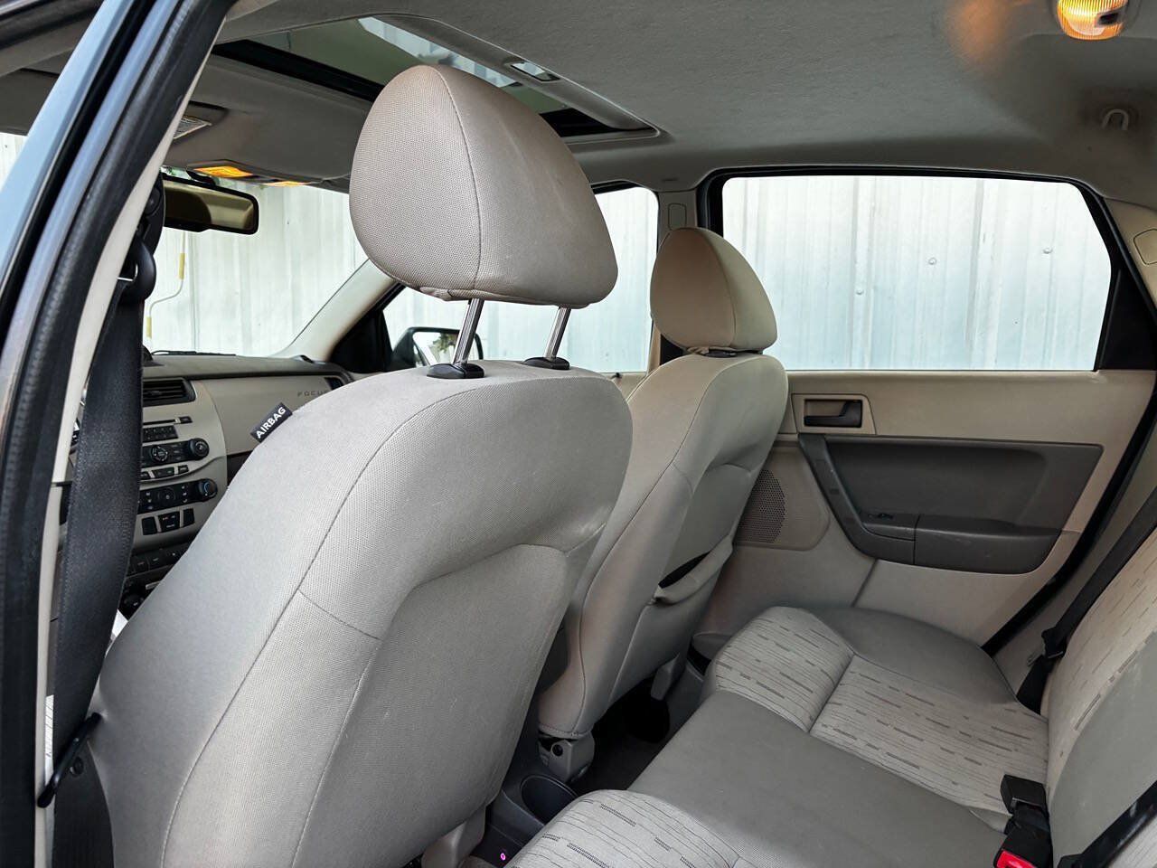 Used 2010 Ford Focus SE FWD image 13