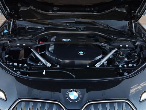 Used 2024 BMW 740i w/ Premium Package 2 image 11