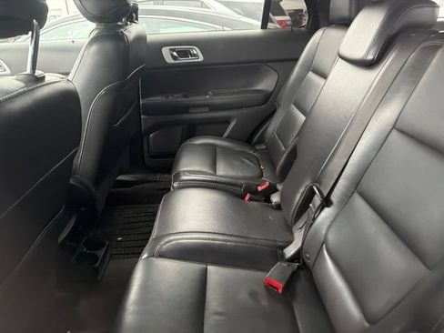 Used 2015 Ford Explorer XLT w/ Equipment Group 202A AWD/4WD image 18
