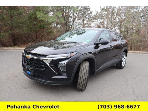 Certified 2024 Chevrolet Trax LS w/ Driver Confidence Package image 3