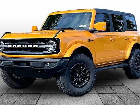 Used 2022 Ford Bronco Outer Banks AWD/4WD image 2